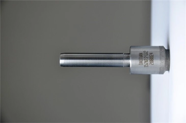 Integrated drill bit for automotive glass-3